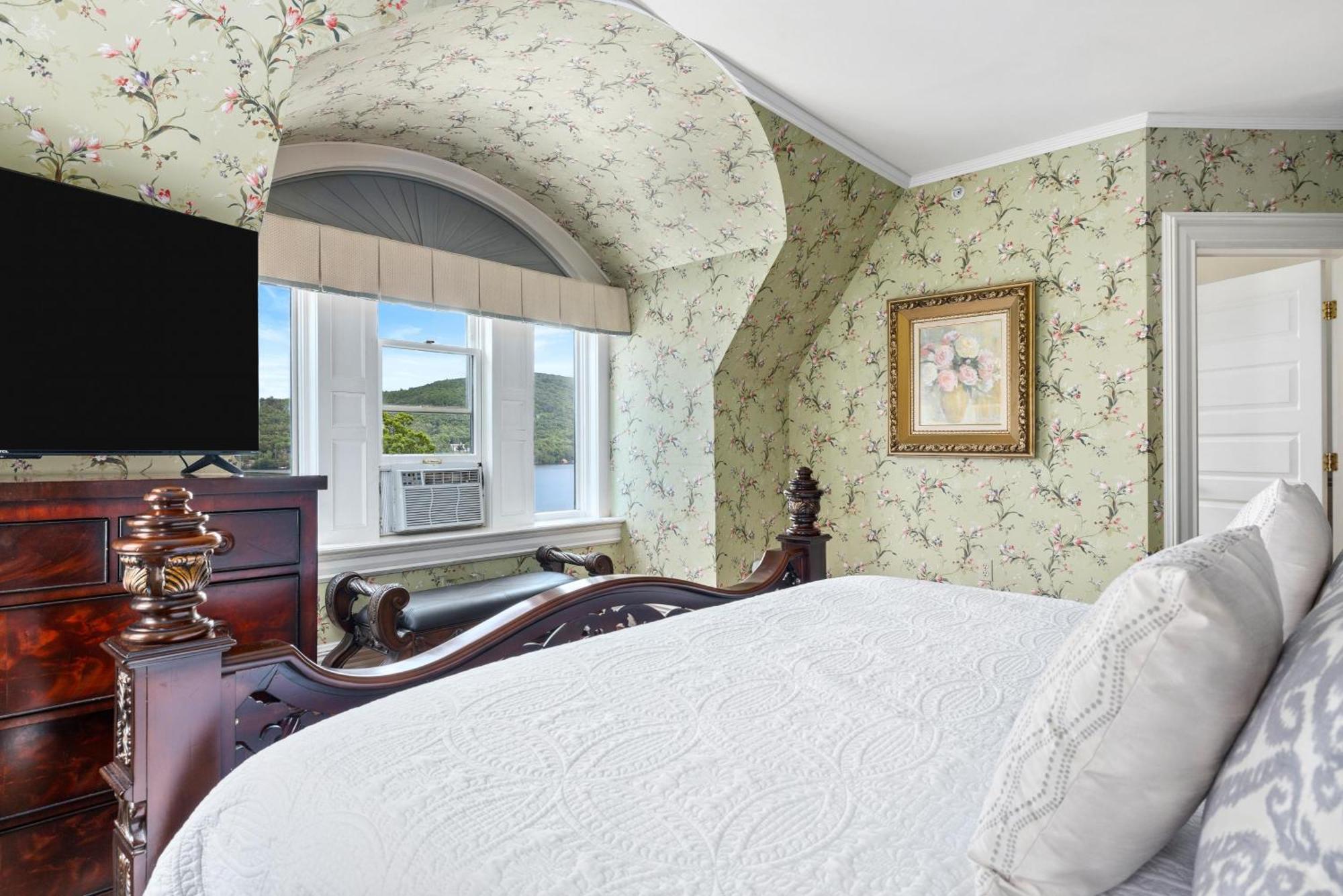 The Inn At Erlowest Lake George Exteriör bild